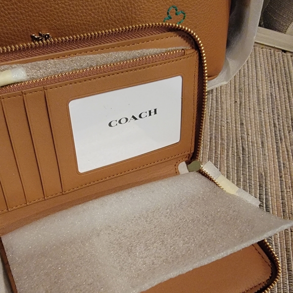 Coach Medium zip wallet Embroidery Collection - Picture 8 of 9